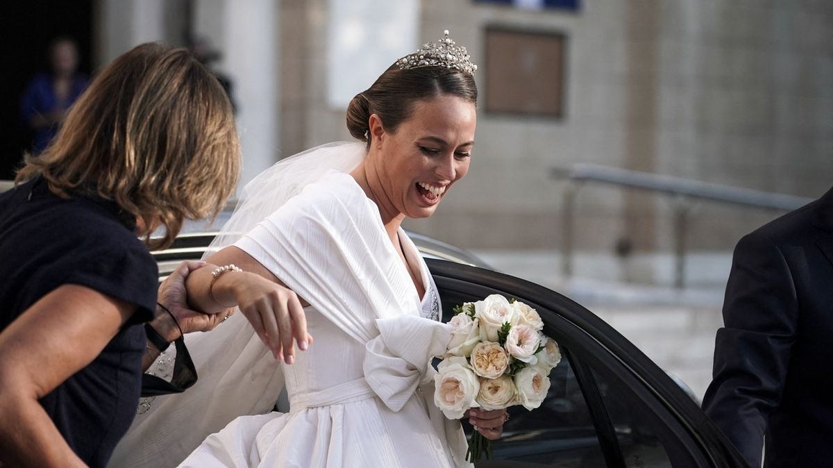 Na řecké královské svatbě. Nevěsta oblékla róbu od značky Chanel